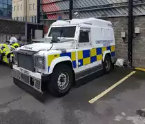 Land Rover Streifenwagen der City Wache Belfast am 22.09.2018 im Hof der Polizei Station.