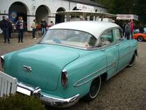 Heckansicht eines 1954´er Chevrolet Series 2400C Bel Air fourdoor Sedan. Oldtimertreffen Schloss Lauersfort in Moers am 03.10.2018.