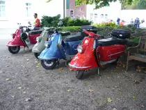 Eine Galerie von Heinkel-Tourist Rollern. Oldtimertreffen Schloss Lauersfort in Moers am 03.10.2018.