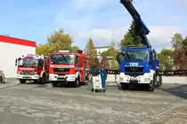 Feuerwehr Usingen Merzhausen Mercedes Benz Atego LF10/6 Kats (Florian-Usingen 5-43), Feuerwehr Usingen Eschbach MAN TGM RW (Florian Eschbach 51) und THW Bad Kreuznach MAN TGS LKW mit Kran am 03.10.18 beim Tag der offenen Tür des THW in Bad Homburg