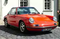 =Porsche 911 targa, Bj. 1972, 2400 ccm, 140 PS, Lackierung. Blutorange, gesehen bei Blech & Barock im Juli 2018 auf dem Gelände von Schloß Fasanerie bei Eichenzell