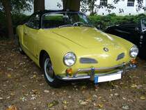 VW Typ 14 Karmann-Ghia Coupe des Modelljahres 1964. Im Jahr 1964 konnte der Karmann-Ghia Käufer zwischen zwei luftgekühlten Vierzylinderboxermotoren wählen. 1192 cm³ mit 34 PS oder 1285 cm³ mit 40 PS. Oldtimertreffen Schloss Lauersfort in Moers am 03.10.2018.