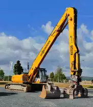 =Sennebogen 830, ausgestellt beim Fuldaer Autotag 2018 im August