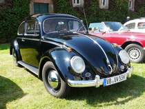 VW Brezelkäfer, steht bei Blech & Barock im Juli 2018 auf dem Gelände von Schloß Fasanerie bei Eichenzell