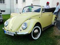 =VW Käfer Cabrio, steht bei Blech & Barock im Juli 2018 auf dem Gelände von Schloß Fasanerie bei Eichenzell