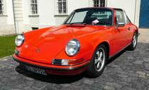 =Porsche 911 targa, Bj. 1972, 2400 ccm, 140 PS, Lackierung: Blutorange, gesehen bei Blech & Barock im Juli 2018 auf dem Gelände von Schloß Fasanerie bei Eichenzell