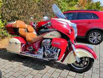 =Indian Roadmaster, steht auf dem Besucherparkplatz beim Fuldaer Autotag 2018 im August