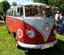 =VW T 1 Samba, ausgestellt bei Blech & Barock im Juli 2018 auf dem Gelände von Schloß Fasanerie bei Eichenzell