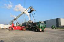 Spedition Kübler MAN TGX V8 Schwerlastsattelzug am 20.10.18 beim Tag der offenen Tür in neuem Schwerlastzentrum im Mannheimer Hafen 