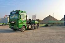 Spedition Kübler MAN TGX V8 Schwerlastsattelzug am 20.10.18 beim Tag der offenen Tür in neuem Schwerlastzentrum im Mannheimer Hafen 