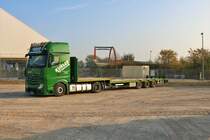 Spedition Kübler Mercedes Benz Actros mit Schwerlastauflieger am 20.10.18 beim Tag der offenen Tür in neuem Schwerlastzentrum im Mannheimer Hafen 