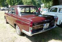 =Fiat 2300, ausgestellt bei Blech & Barock im Juli 2018 auf dem Gelände von Schloß Fasanerie bei Eichenzell