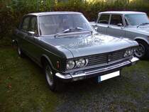 Fiat 130 Limousine. 1969 - 1976. Von dieser Oberklasselimousine produzierte Fiat ca. 15.000 Einheiten. Die Motorisierung besorgte ein V6-motor mit anfänglich 2.9l Hubraum und 140 PS. Ab 1971 kam ein auf 3.238 cm³ vergrößerter Motor mit 165 PS zum Einsatz. In Deutschland verkaufte sich dieses Modell kaum. Oldtimertreffen  Schwarzwaldhaus  in Mettmann am 21.10.2018.