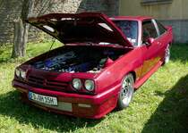 =Opel Manta B, ausgestellt bei Blech & Barock im Juli 2018 auf dem Gelände von Schloß Fasanerie bei Eichenzell
