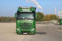 Spedition Kübler Mercedes Benz Actros Sattelzug mit Big Box Auflieger am 20.10.18 beim Tag der offenen Tür in neuem Schwerlastzentrum im Mannheimer Hafen 