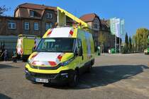 Spedition Kübler IVECO Daily Schwertransport Begleitfahrzeug am 20.10.18 beim Tag der offenen Tür in neuem Schwerlastzentrum im Mannheimer Hafen 