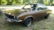 =Opel Manta A, ausgestellt bei Blech & Barock im Juli 2018 auf dem Gelände von Schloß Fasanerie bei Eichenzell