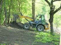 Radlader Kramer850 beim Umsetzen von Mutterboden auf der Baustelle der Landesgartenschau
