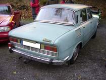 Skoda S100L, gebaut von von 1969 bis 1977. Auf der Messe in Brünn im September 1969 wurde die auf dem Vorgängermodell 1000MB basierenden Baureihen S100 und S110 vorgestellt. Von diesem Modell verkaufte die Firma aus Mlada Boleslav während der neunjährigen Produktionszeit 217.767 Fahrzeuge. Der im Fahrzeugheck verbaute Vierzylinderreihenmotor hat einen Hubraum von 988 cm³ und leistet, je nach Baujahr, zwischen 43 PS und 49 PS. Oldtimertreffen  Schwarzwaldhaus  in Mettmann am 21.10.2018.