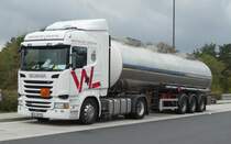 Scania R 450 als Tankzug von WECHSLER LOGISTIK rastet im Oktober 2018 an der A 7