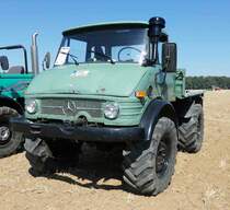 Unimog U 900, Bj. 1973, 84 PS, ausgestellt am Baiersröder Hof im August 2018