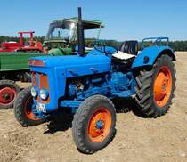 =Fordson Super Dexta, ausgestellt am Baiersröder Hof im August 2018