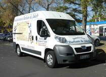 =Peugeot Boxer der Firma BARHAM & JAKOB steht im Oktober 2018 in Wiesbaden