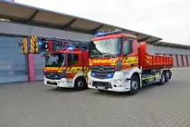 Feuerwehr Hofheim Taunus Mercedes Benz Arocs WLF (Florian Hofheim 1-66) mit AB Mulde und Mercedes Benz Atego DLA(K)23/12 (Florian Hofheim 1-30) am 09.11.18 bei einen Fototermin 