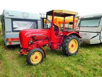 =Porsche Standard steht bei den Traktorfreunden Mackenzell im September 2018