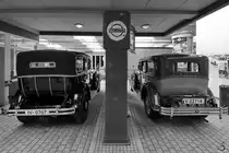 Links ein Audi SS Typ  Zwickau  Cabriolet, rechts ein Horch 375 Pullmann, gesehen im August Horch Museum Zwickau. (August 2018)