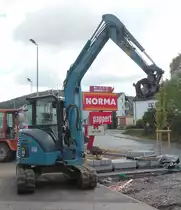 =Komatsu PC 55 SR, des Bauunternehmens FLEISCHMANN steht im Oktober 2018 in Fulda-Lehnerz