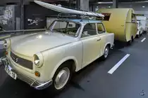 Ab in den Urlaub. Ein Trabant 601 mit Wohwagen Würdig 301  Dübener Ei  im August Horch Museum Zwickau. (August 2018)