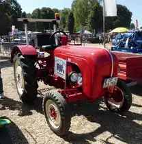 =Porsche Standard der Traktorfreunde Hainburg steht am Baiersröder Hof im August 2018