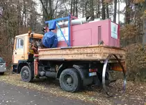 =MAN 12-192 ist Zugfahrzeug für eine mobile Säge und hat den Generator für die Säge huckepack, 11-2018