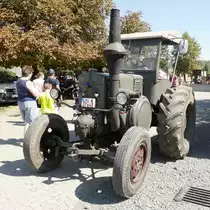 =Lanz, steht am Baiersröder Hof im August 2018