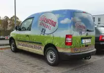 =VW Caddy vom Mineralbrunnen FÖRSTINA steht im Novenber 2018 in Fulda