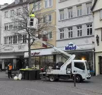 =Nissan NT als Arbeitsbühnenfahrzeug eingesetzt in Fulda im November 2018