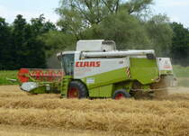 Mähdrescher Claas Lexion 450 bei der Getreideernte, Juli 2018
