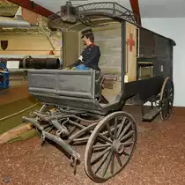 Ein Sanitätskutschwagen Anfang Juni 2018 im Verteidigungs- und Garnisonsmuseum Aalborg.