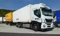 =Iveco 480-Hängerzug von RTS rastet in 10-2018 an der A 66