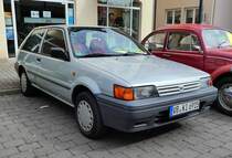 =Nissan Sunny, ausgestellt beim Sockenmarkt in Lauterbach, 09-2018