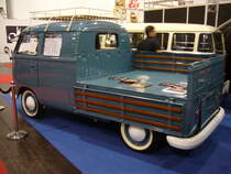 Profilansicht eines VW T1 Doppelkabine aus dem Modelljahr 1961. Essen-Motor-Show am 04.12.2018.