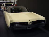 Heckansicht eines Buick Wildcat Sedan des Modelljahres 1967. Essen-Motor-Show am 04.12.2018.