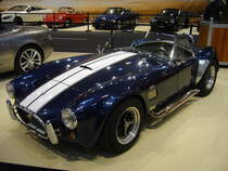 AC Cobra 427 aus dem Jahr 1966. Der V8-Motor stammt aus dem Regal von Ford/USA und hat einen Hubraum von 6997 cm³ und leistet 425 PS. Die Höchstgeschwindigkeit wurde seinerzeit mit 280 km/h angegeben. Essen-Motor-Show am 04.12.2018. 