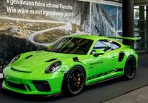 Porsche 911 (991) GT3RS in grün am 09.11.2018 in Zürich.