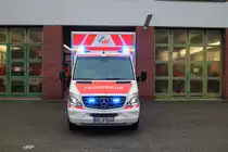 Feuerwehr Aschaffenburg Mercedes Benz Sprinter GW-AS (Florian Aschaffenburg 1/53/1) am 14.12.18 bei einen Fototermin 