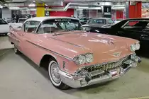 Cadillac Eldorado von 1958 in der Retro Car Show im Einkaufszentrum  Piterlend  in St. Petersburg, 17.2.18