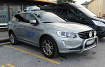 =Volvo XC 60 von VAGAN-TAXI steht im Hafengebiet von Svolver im August 2017