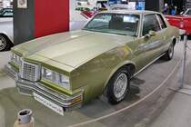 Pontiac Grand Prix von 1979 in der Retro Car Show im Einkaufszentrum  Piterlend  in St. Petersburg, 17.2.18 