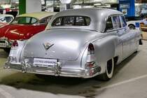 Cadillac Series 62 von 1952 in der Retro Car Show im Einkaufszentrum  Piterlend  in St. Petersburg, 17.2.18 